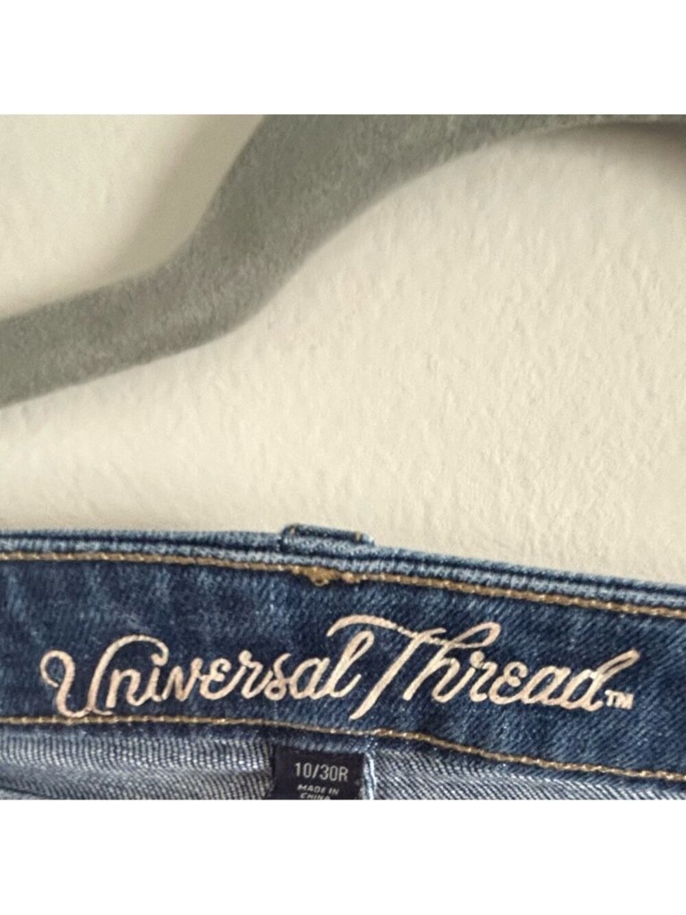 UNIVERSAL RIPPED JEANS! - Picture 2 of 3